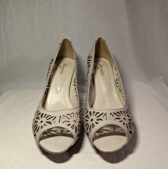 Mariana by GOLC - Women's leather, peeptoe heel - cream with cutout design - Picture 8 of 10